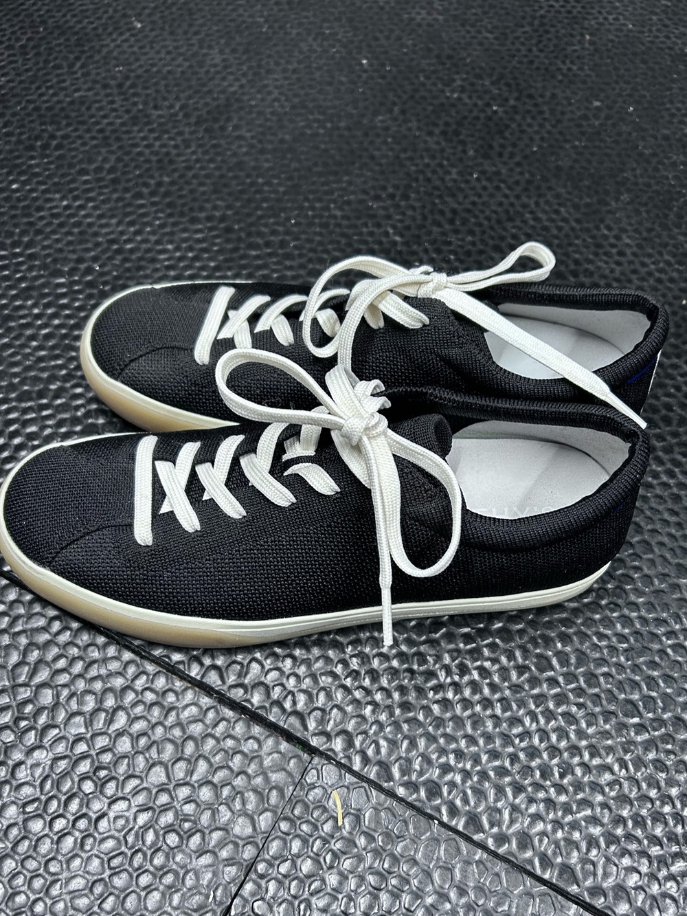 Rothys The Lace Up Sneaker Shoes Women's 9 Black White Knit Comfort Gum Sole - Picture 3 of 6